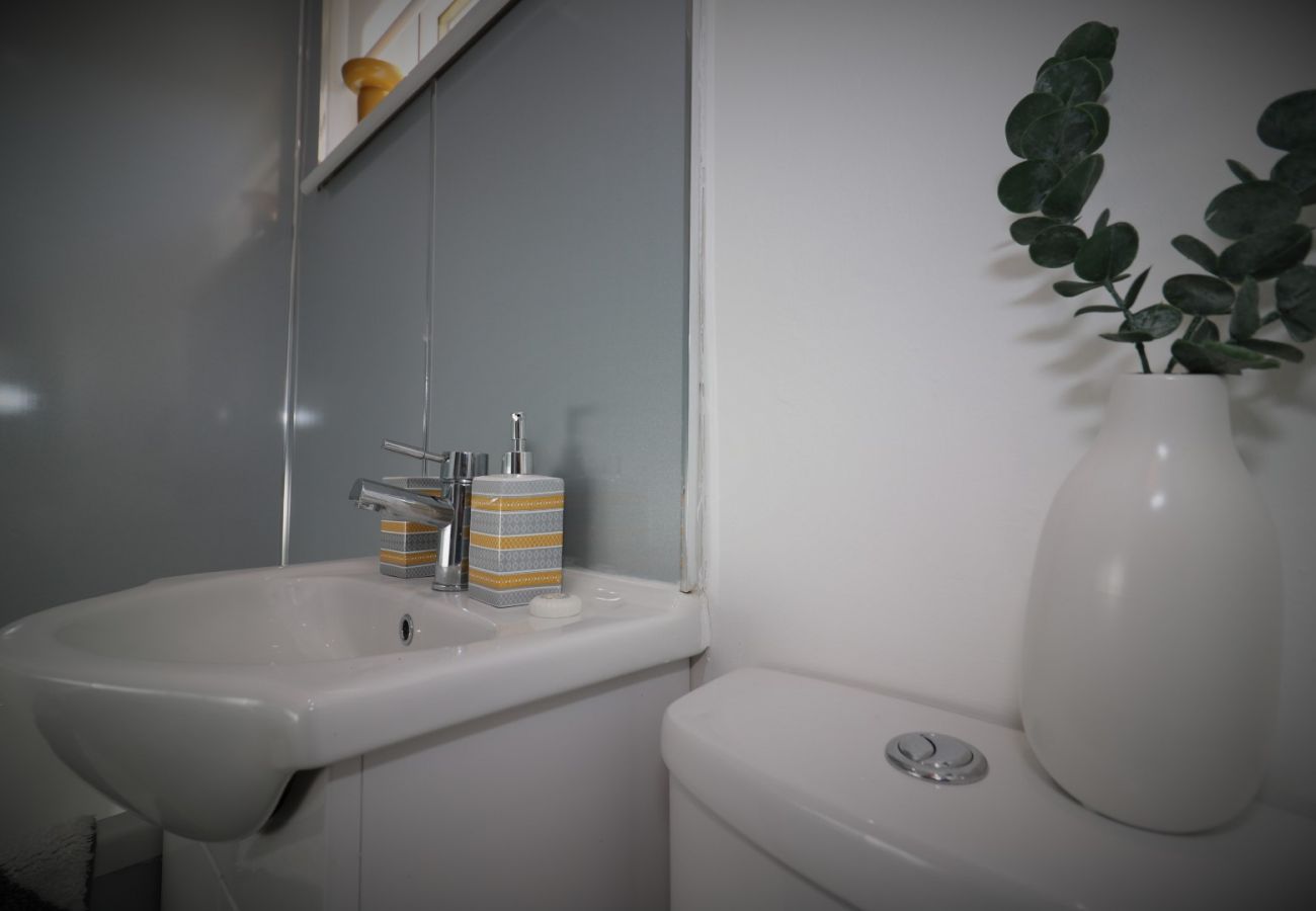Apartment in Chapelhall - Honeywell House - Airdrie