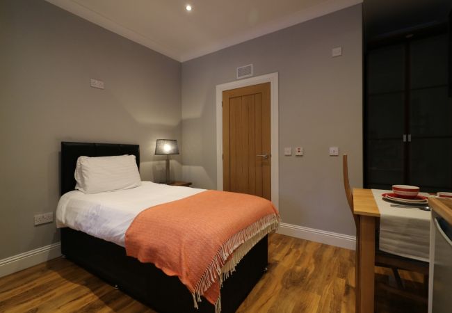 Apartment in Airdrie - Linden Cottage Room 2 - Airdrie Apartment in Airdrie - Linden Cottage Room 2 - Airdrie