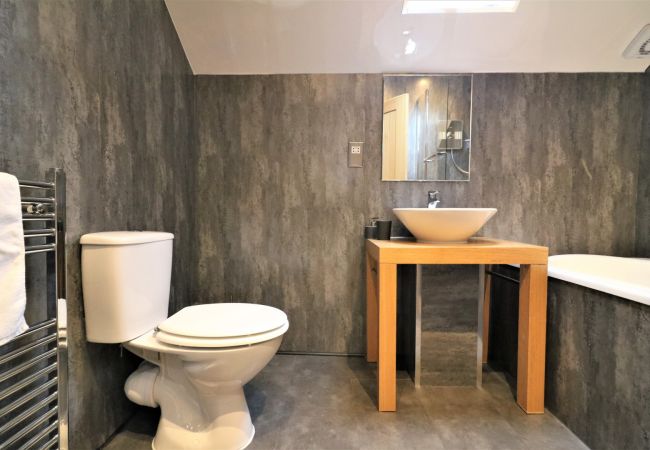 Apartment in Airdrie - Linden Cottage Room 3 - Airdrie Apartment in Airdrie - Linden Cottage Room 3 - Airdrie