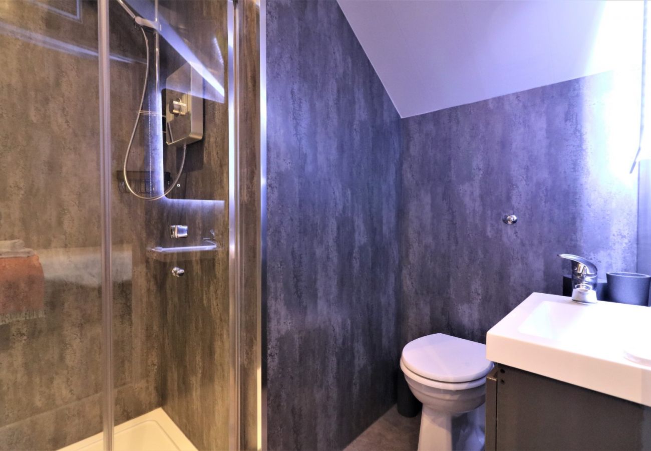 Apartment in Airdrie - Linden Cottage Room 4 - Airdrie
