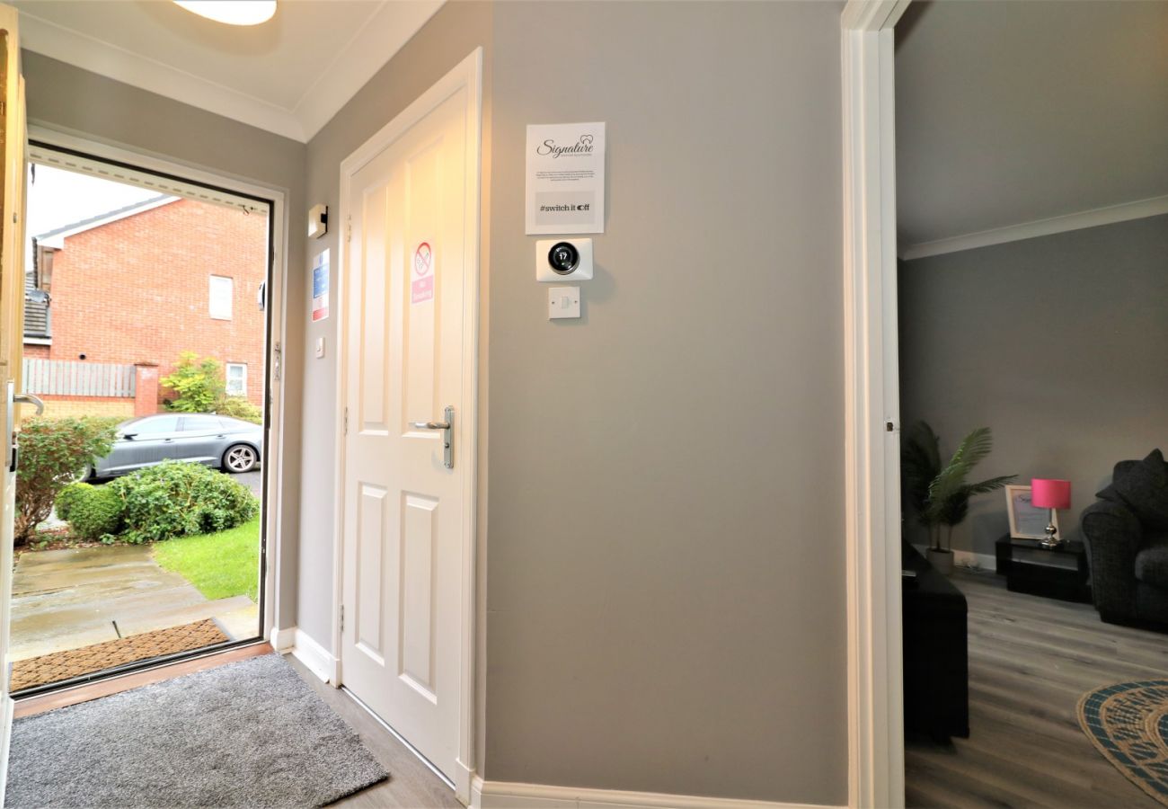 Apartment in Coatbridge - Carnbroe House - Carnbroe