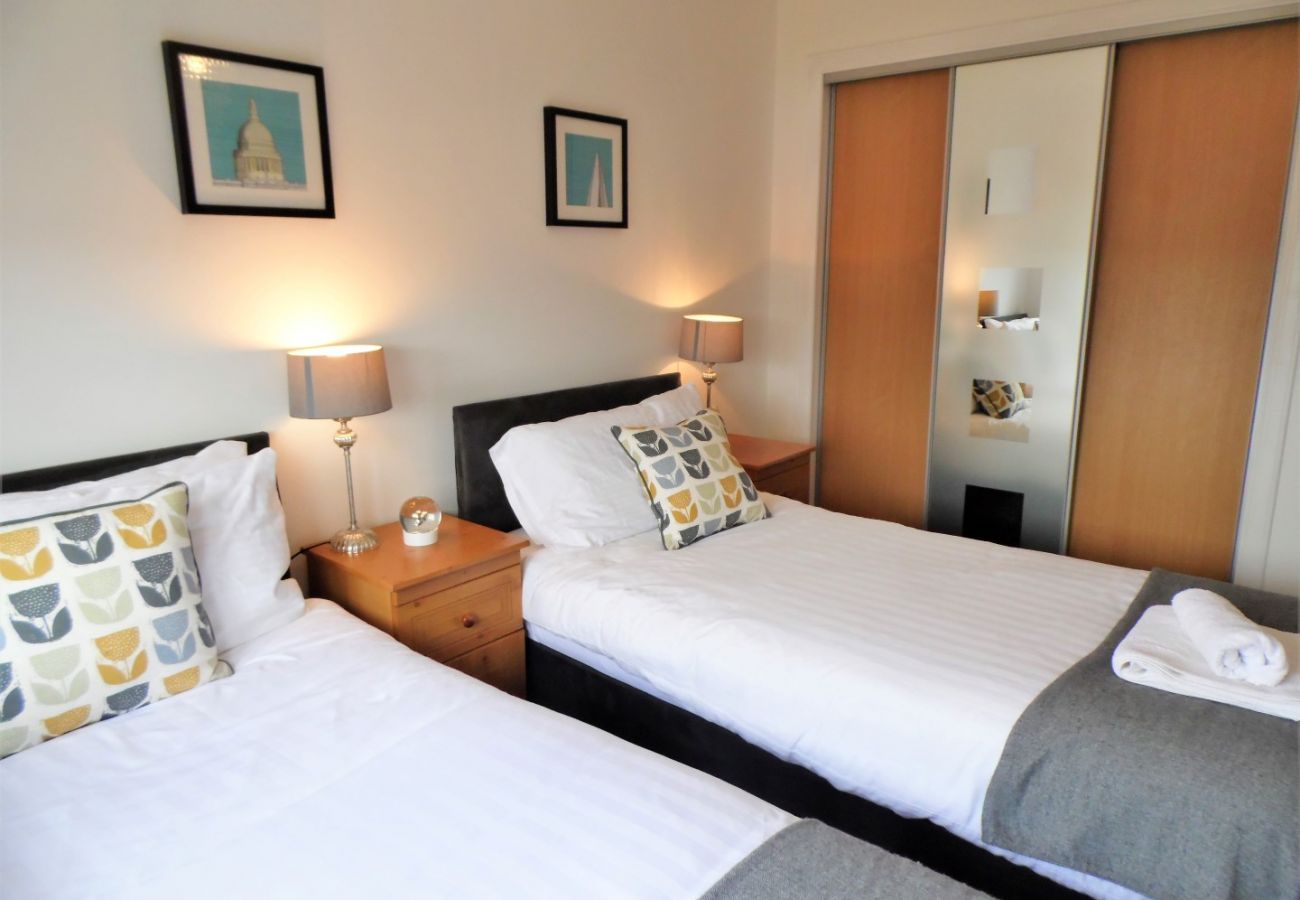 Apartment in Coatbridge - Brambling House - Carnbroe
