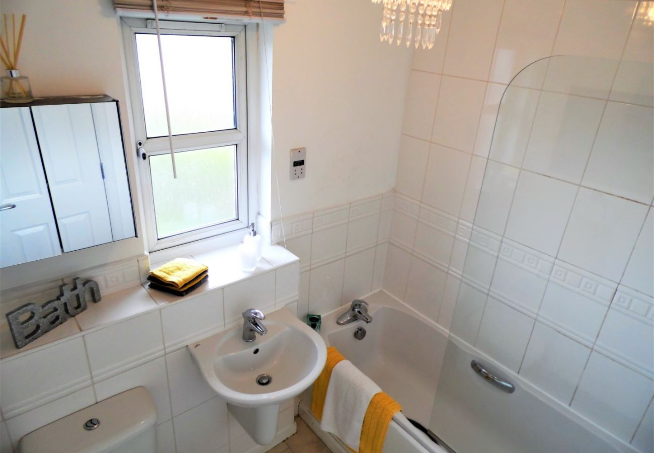Apartment in Coatbridge - Brambling House - Carnbroe