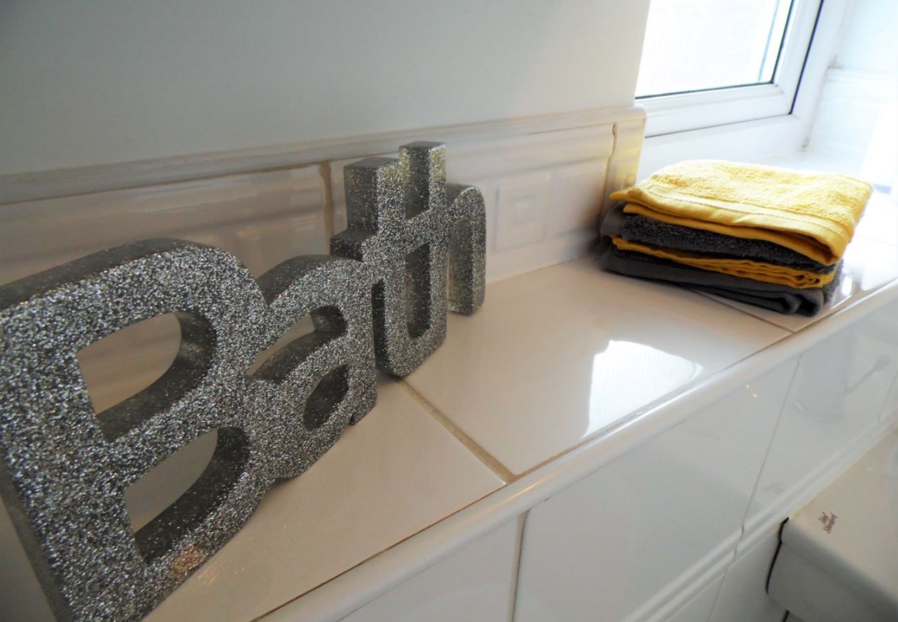 Apartment in Coatbridge - Brambling House - Carnbroe