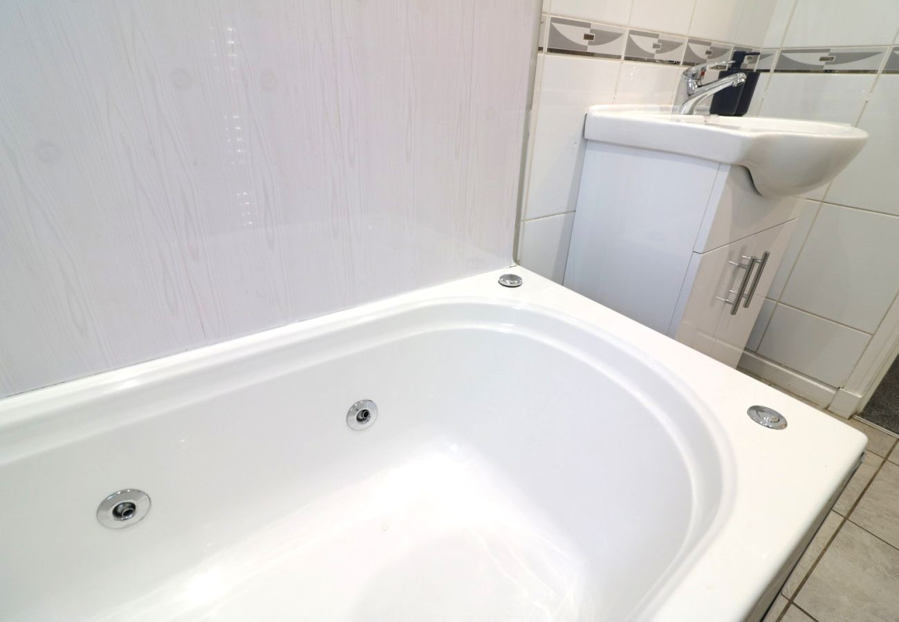 Apartment in Coatbridge - Thorn House - Coatbridge