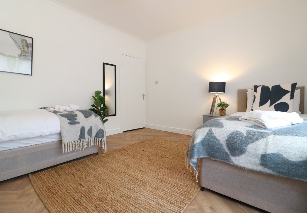 Apartment in Coatbridge - Oak House - Coatbridge