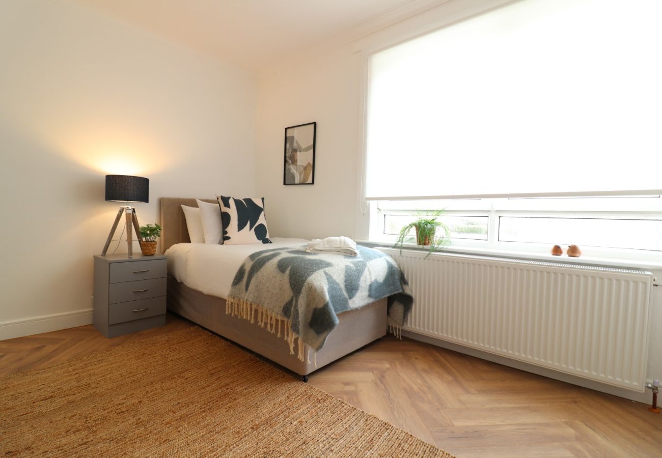 Apartment in Coatbridge - Oak House - Coatbridge