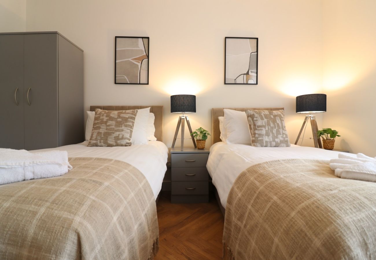 Apartment in Coatbridge - Oak House - Coatbridge