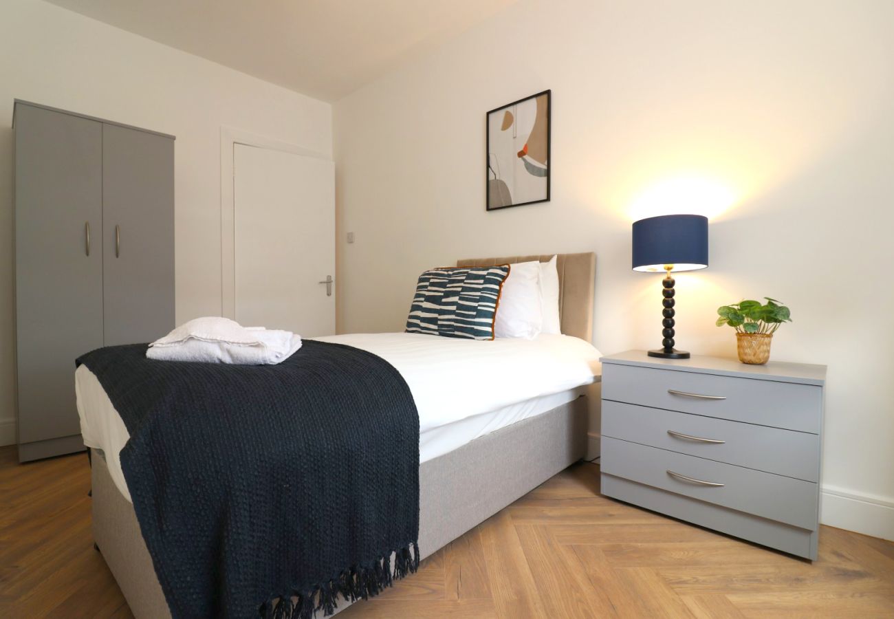 Apartment in Coatbridge - Oak House - Coatbridge